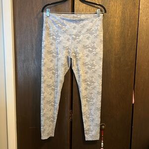 camo leggings size L